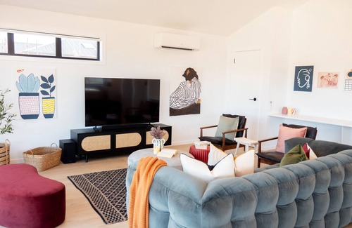Austins Ferry House | Waterfront Luxury hideaway home/close to MONA art museum