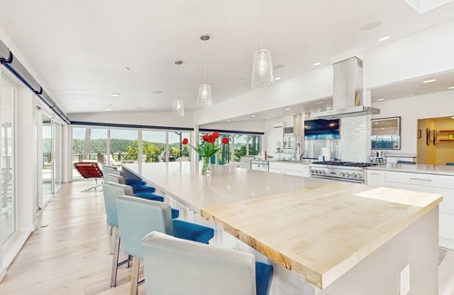 Gig Harbor House | Waterfront Luxury Retreat – Perfect for Family Reunions