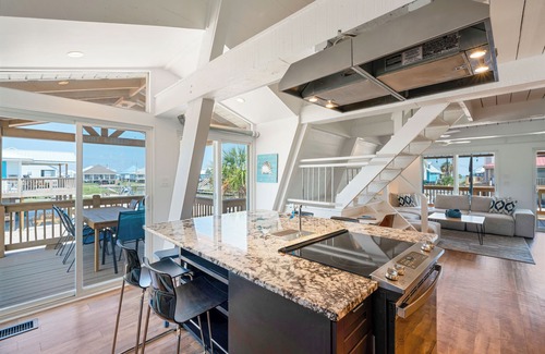 Silver Cay Cottage | Waterfront/Nostalgic Beach Cottage