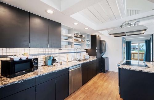 Silver Cay Cottage | Waterfront/Nostalgic Beach Cottage