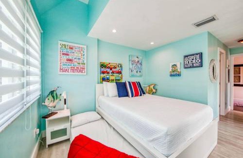 Twin Lakes Apartment | Waterfront Oasis with hot tub