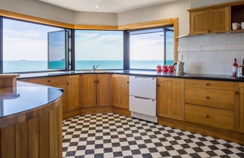 New Plymouth House | WATERFRONT ON WOOLCOMBE