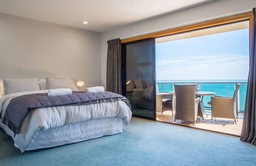 New Plymouth House | WATERFRONT ON WOOLCOMBE