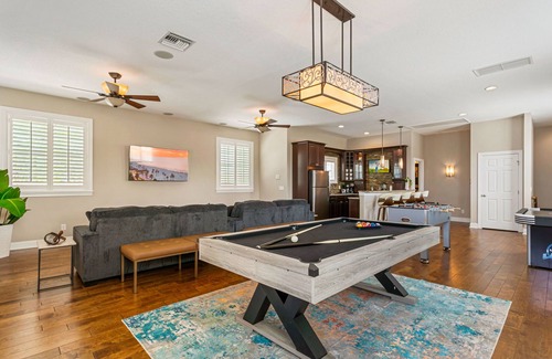 Tampa House | Waterfront * Pool * Pickleball Court * Game Room