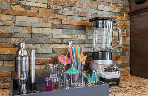 Tampa House | Waterfront * Pool * Pickleball Court * Game Room