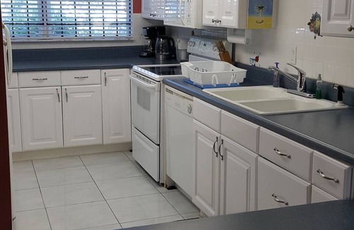 Bahamia West House | Waterfront Property 2 bedroom 2.5 bath Winter Retreat to The Bahamas