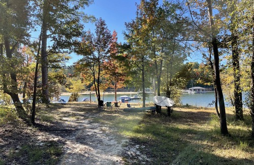 Manson House | Waterfront property at Kerr lake