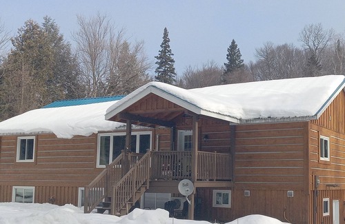 Perry House | Waterfront property in the forest