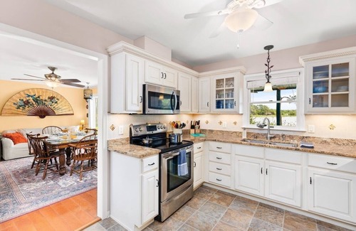 Onancock House | Waterfront Retreat- Relaxing Family Fun! King Bed, Private Dock great 4 Fishing!