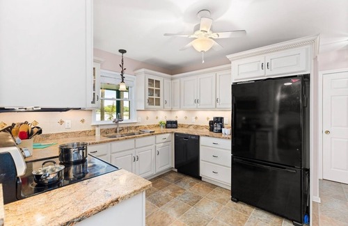 Onancock House | Waterfront Retreat- Relaxing Family Fun! King Bed, Private Dock great 4 Fishing!