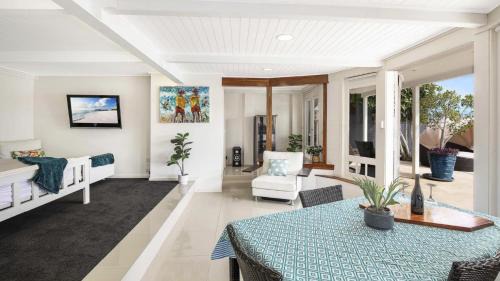 Blackwall House | 'Waterfront Studio' by Accom Holidays