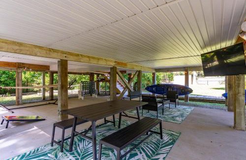 Rocky Point House | Waterfront Treehouse on the Cape Fear with Dock