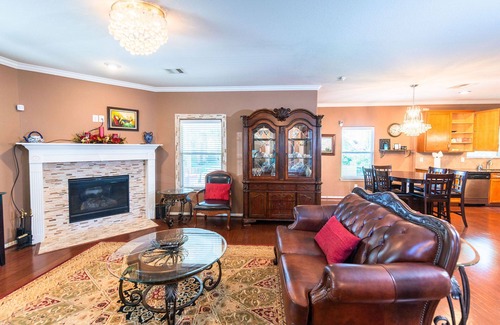 Katy House | WaterFront View 2Br 1.5Ba Home