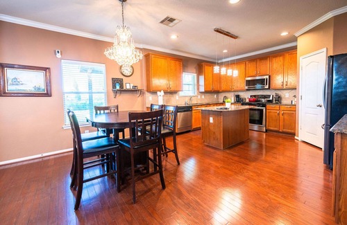 Katy House | WaterFront View 2Br 1.5Ba Home