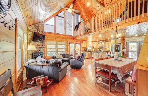 Butler Cabin | Waterfront Watauga Lake Home w/Private Dock!