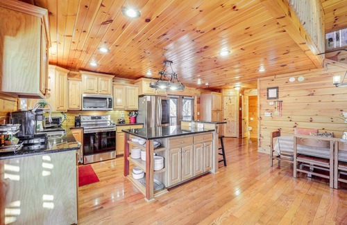 Butler Cabin | Waterfront Watauga Lake Home w/Private Dock!
