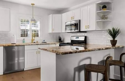 Carpinteria Apartment | Watermark Suite C