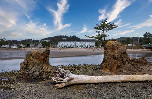 Lincoln City Condo | Waters Edge 207