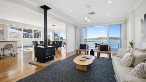 Point Clare House | Waters Edge - Point Clare - Pool - Spa - Private Jetty