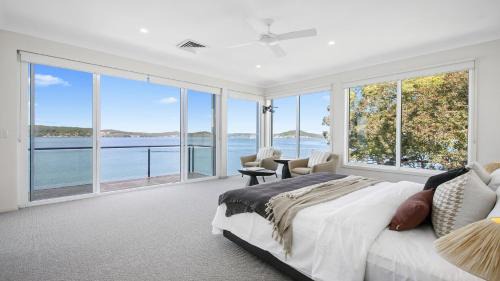 Point Clare House | Waters Edge - Point Clare - Pool - Spa - Private Jetty