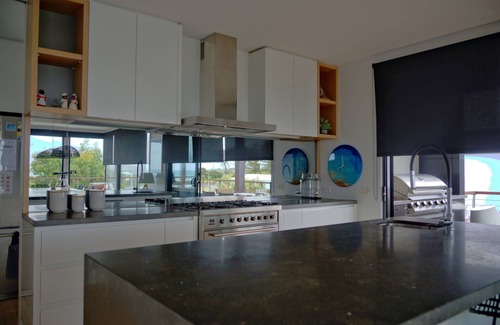 Cape Woolamai House | Waters Edge Rest, Lux Couples and Small Family Retreatn2 min walk to beach