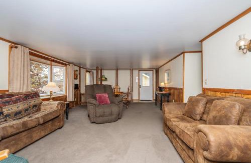 McHenry House | Waters Edge