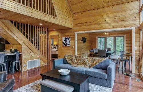 Wright City House | Waterside Cottage with Hot Tub