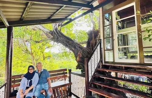 Thap Yao House | Waterside Thai House, 10 minutes from Airport .