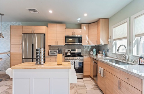 Silver Strand House | Waterview from your Private Patio + Dogs Welcome!