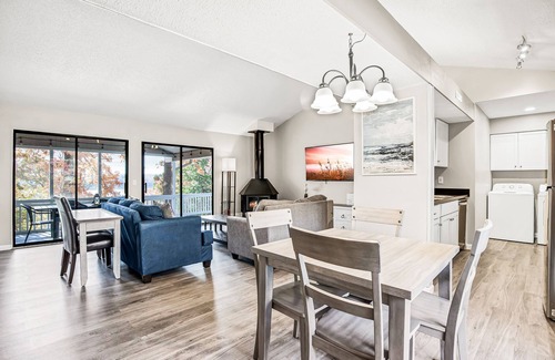 Osage Beach House | Waterview Margaritaville Resort area home. Practice golf! Outdoor TV/grill