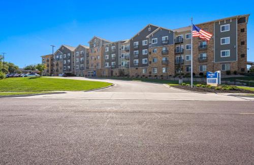 Overland Park Hotel | WaterWalk Extended Stay by Wyndham Kansas City - Overland Pk