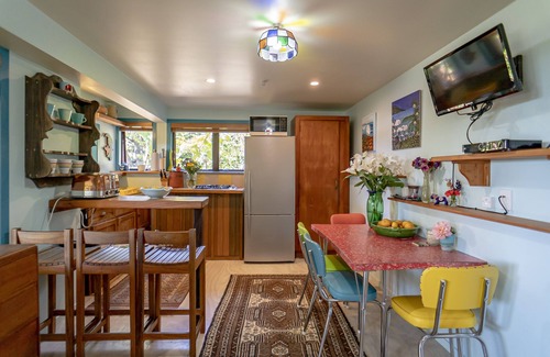 Raglan Apartment | WaveCatcher Whale Bay Surf Studio Flat
