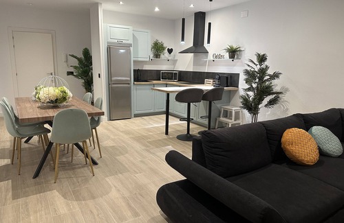 Burguillos de Toledo Apartment | We are 7 minutes from Toledo. It has a private pool and jacuzzi