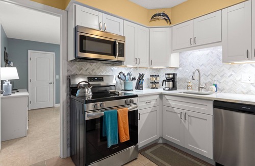 Sarasota Condo | WE ARE OPEN FOR BUSINESS , walk to the beach and st Armand circle