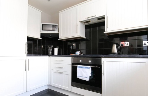 North Shields Apartment | Week2Week Fantastic Tynemouth Apartment with 2 Bathrooms