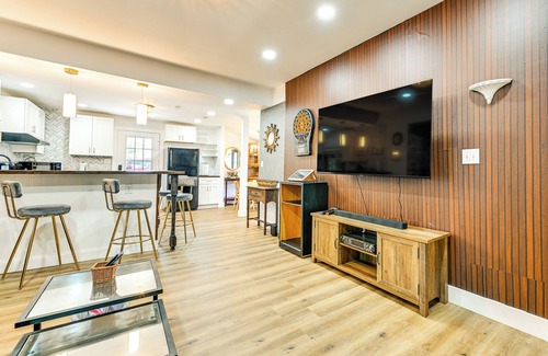 Cornelius Cottage | Weekend Getaway in Cornelius: Walk to Dining!