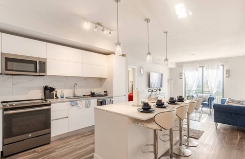 Flagler Village Apartment | Weekend Luxury 2BR w/Rooftop Pool, Jacuzzi, Game Lounge, Gym + Coffee Bar