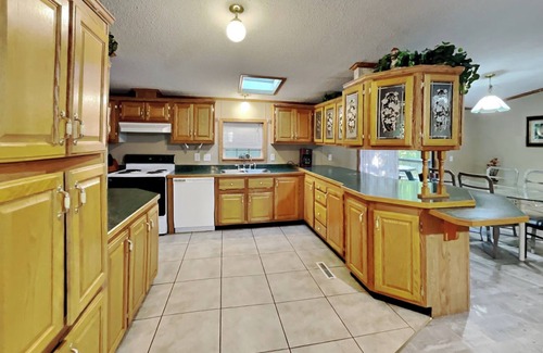 Put-in-Bay Cabin | Weekend Warrior Special Bring 10 ppl & Relax in a 3 BR 2 BA Home - PIB - IC98