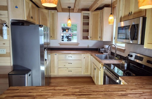 Albion House | Weekly discounts avail. Get away at this New house on Lovejoy Pond in Albion