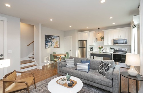 Chestnut Hill House | WeHo 3 Story Townhome 2 of 4 w/Balcony WALKABLE! 8 mins drive to BRDWY!