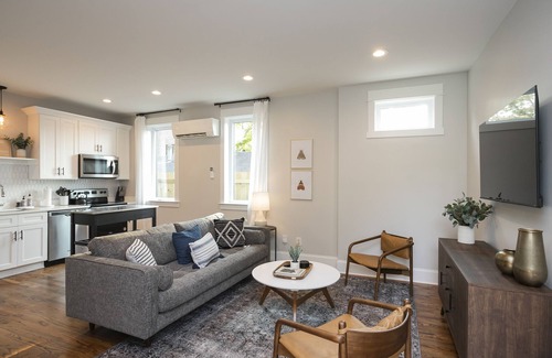 Chestnut Hill House | WeHo 3 Story Townhome 2 of 4 w/Balcony WALKABLE! 8 mins drive to BRDWY!