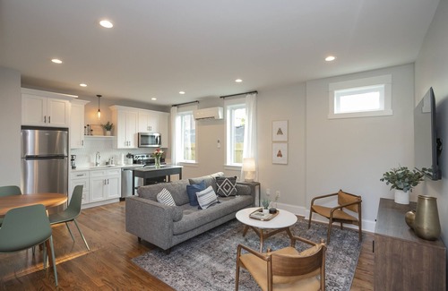 Chestnut Hill House | WeHo 3 Story Townhome 2 of 4 w/Balcony WALKABLE! 8 mins drive to BRDWY!