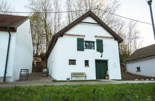 Grub an der March House | Weinfass Chalet Für 8 In Grub An Der March