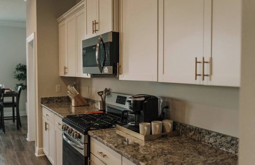 Lake Charles House | Welcome Contractor Stays at Rosehill Retreat