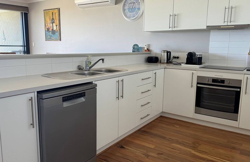 Jurien Bay Villa | Welcome to Bay of Plenty, located within the stunning Seafront Estate complex right in the heart of