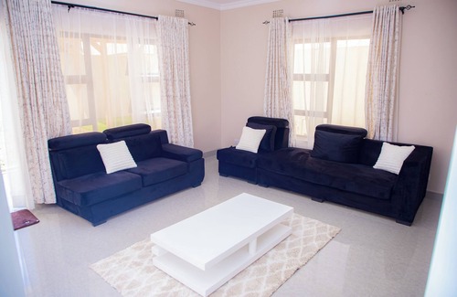 Lilongwe Apartment | Welcome to Comfy 2bedroom Apartment where privacy and security are our priority.