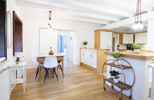 Oeverdiek Apartment | Welcome to the "Fröhlichkeit!"