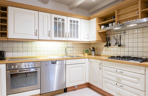 Oeverdiek Apartment | Welcome to the "Fröhlichkeit!"