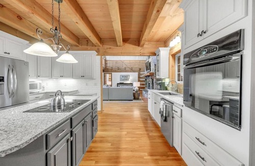 Cross Plains House | Welcome to 'Logging Off' our stunning Log Cabin 35 mins from Downtown Nashville