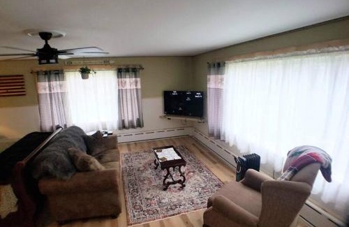 Port Crane Apartment | Welcome to Osborne Creek!